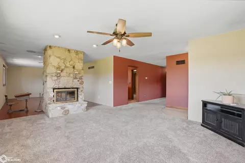 Living - 936 E County Rd 1450, Hamilton, IL 62341 photo 3 of 4