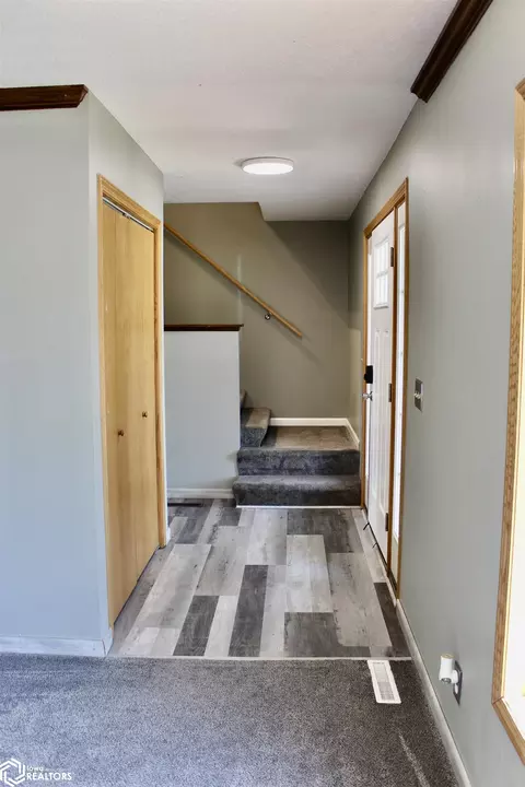 Entry Way - 1406 E 17th St, Atlantic, IA 50022 photo 4 of 9