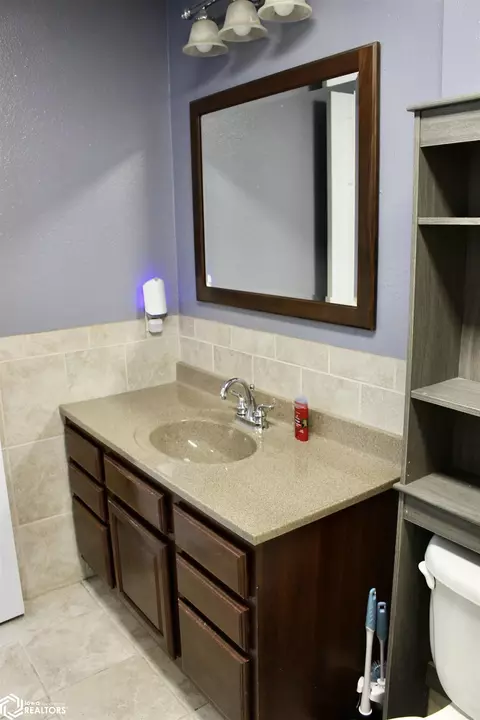 Bath - 1406 E 17th St, Atlantic, IA 50022 photo 6 of 7