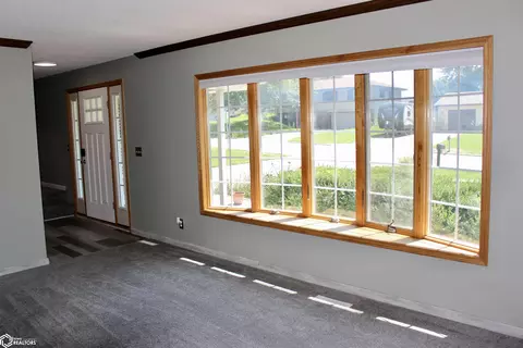 Living - 1406 E 17th St, Atlantic, IA 50022 photo 2 of 4