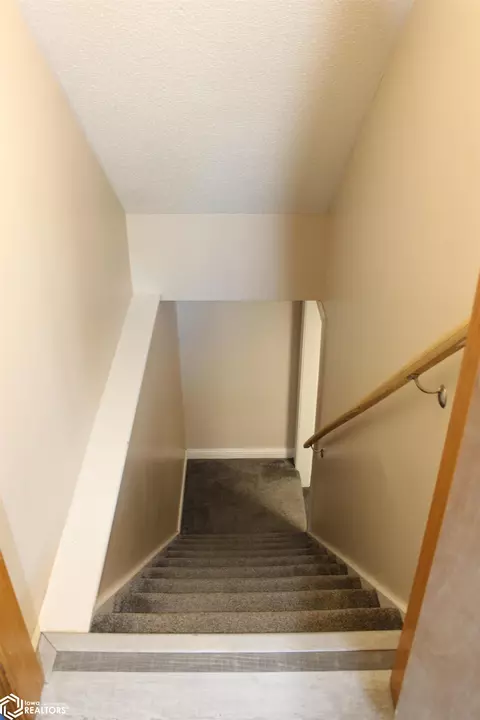 Entry Way - 1406 E 17th St, Atlantic, IA 50022 photo 8 of 9