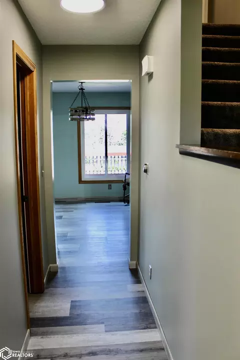 Entry Way - 1406 E 17th St, Atlantic, IA 50022 photo 3 of 9