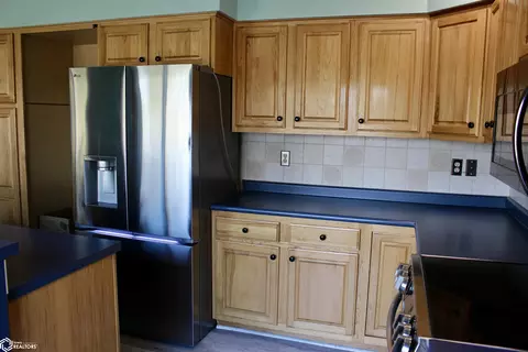 Kitchen - 1406 E 17th St, Atlantic, IA 50022 photo 4 of 8
