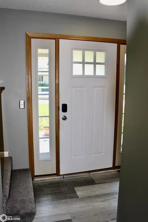 Entry Way - 1406 E 17th St, Atlantic, IA 50022 photo 1 of 9