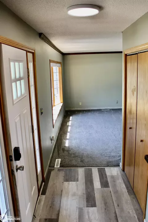 Entry Way - 1406 E 17th St, Atlantic, IA 50022 photo 2 of 9