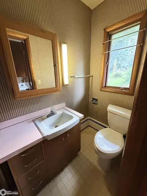 Bath - 23 19th Ave NE, Hampton, IA 50441 photo 5 of 5