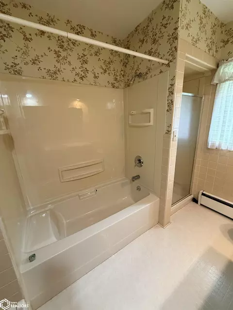 Bath - 23 19th Ave NE, Hampton, IA 50441 photo 2 of 5