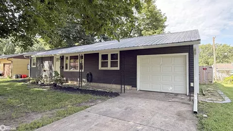 1015 Elizabeth St, Iowa Falls, IA 50126