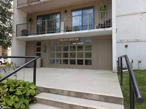 2700 Shore Dr #306, Clear Lake, IA 50428