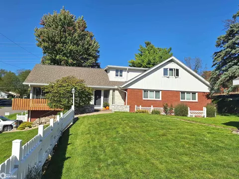 1748 Quint Ave, Carroll, IA 51401