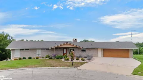 305 Orchard Dr, Marshalltown, IA 50158