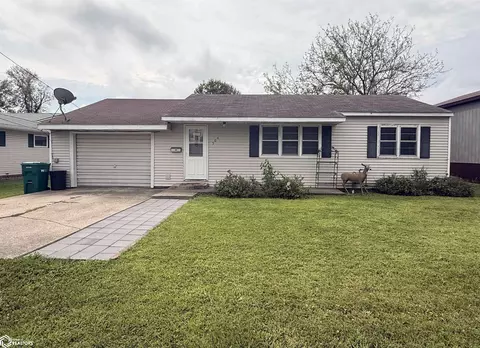 504 E Adams St, New London, IA 52645