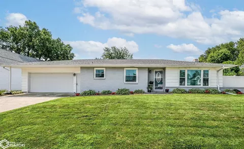 54 3rd St, Woodbine, IA 51579