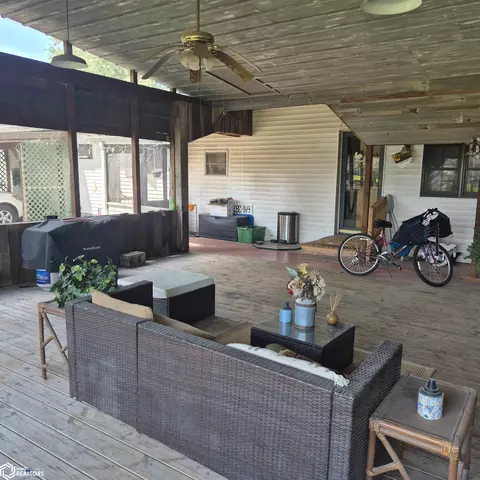 Exterior - 303 E Walnut, Eldon, IA 52554 photo 2 of 2