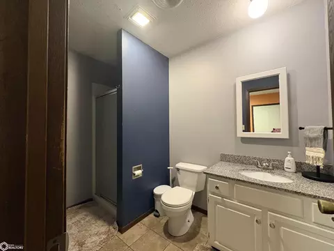 Bath - 1209 E Grant St, Centerville, IA 52544 photo 4 of 5