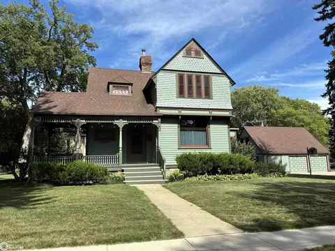 214 N 3rd St, Clear Lake, IA 50428