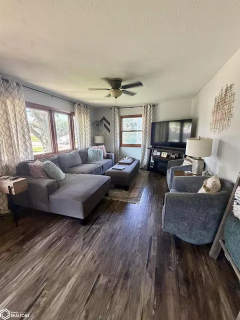 Living - 602 E 18th St, Atlantic, IA 50022 photo 2 of 5
