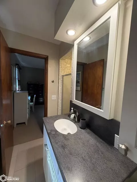 Bath - 1010 E 13th St, Atlantic, IA 50022 photo 3 of 5