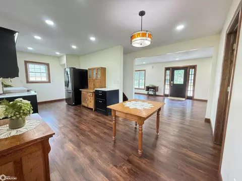 Entry Way - 716 1st Ave NE, Hampton, IA 50441 photo 1 of 2
