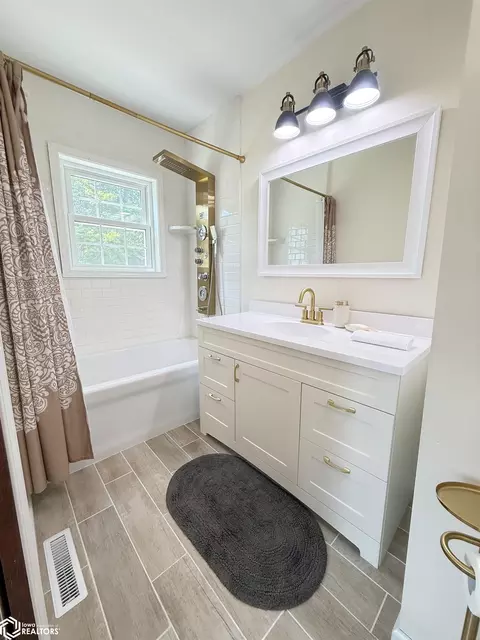 Bath - 716 1st Ave NE, Hampton, IA 50441 photo 1 of 3