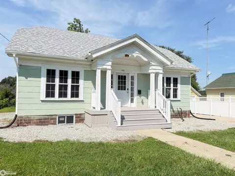 Exterior - 716 1st Ave NE, Hampton, IA 50441 photo 2 of 3