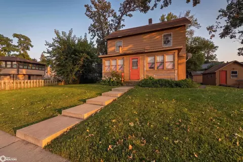 423 N Shore Dr, Clear Lake, IA 50428