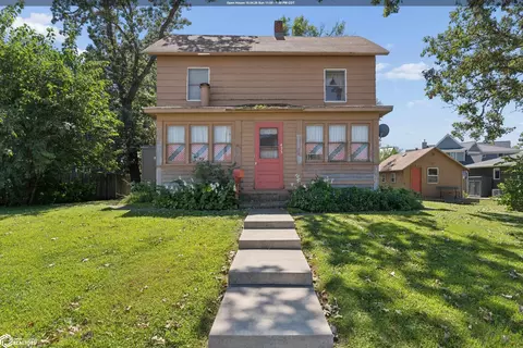 423 N Shore Dr, Clear Lake, IA 50428