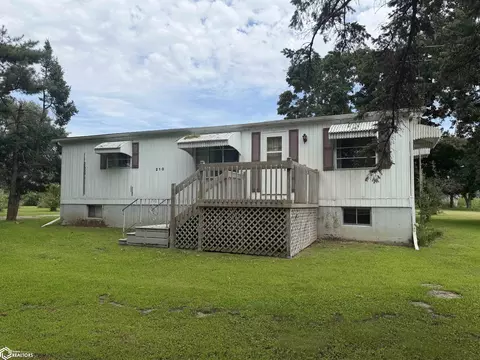 210 Shady Ln, West Burlington, IA 52655