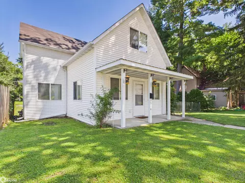 1514 Grove St, Burlington, IA 52601