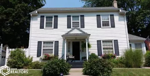 301 N 9th St, Oskaloosa, IA 52577