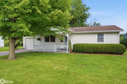 1406 N 2nd Ave, Washington, IA 52353