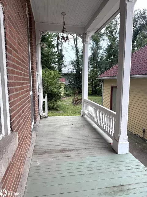 Exterior - 409 E Washington St, Centerville, IA 52544 photo 5 of 9