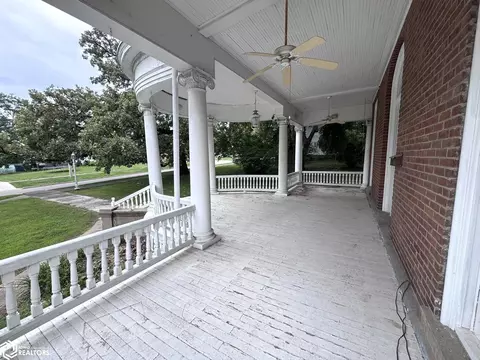 Exterior - 409 E Washington St, Centerville, IA 52544 photo 2 of 9