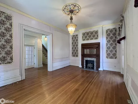 Living - 409 E Washington St, Centerville, IA 52544 photo 1 of 6
