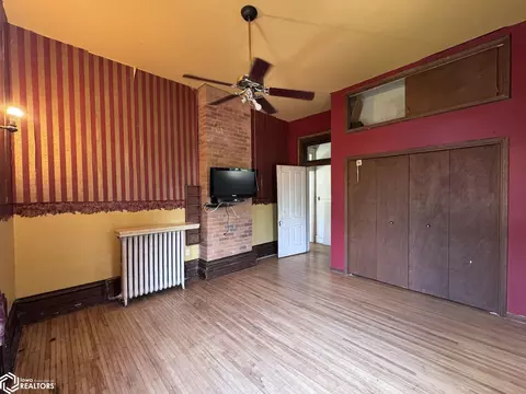 Bedroom - 409 E Washington St, Centerville, IA 52544 photo 3 of 4