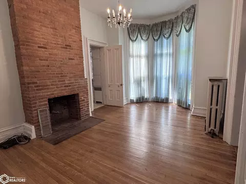 Living - 409 E Washington St, Centerville, IA 52544 photo 3 of 6
