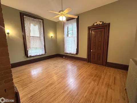 Living - 409 E Washington St, Centerville, IA 52544 photo 5 of 6