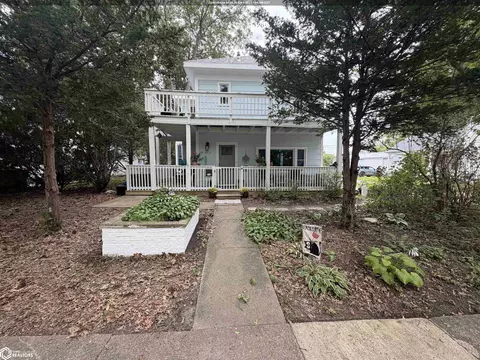 404 N Main St, Fairfield, IA 52556