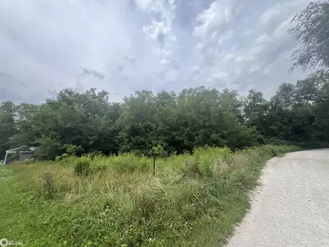 706 S 9th St, Fairfield, IA 52556