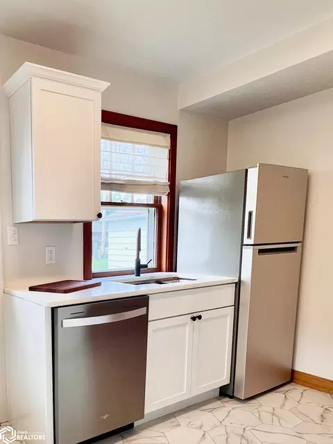 Kitchen - 1415 E State St, Algona, IA 50511 photo 2 of 5