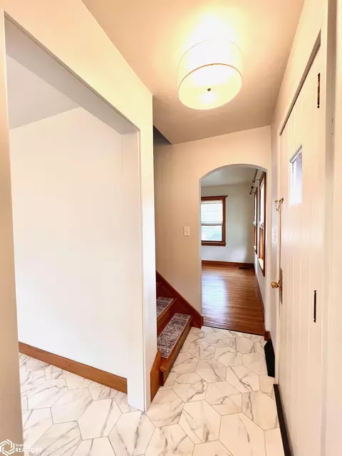 Entry Way - 1415 E State St, Algona, IA 50511 photo 2 of 5