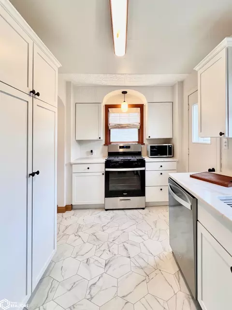 Kitchen - 1415 E State St, Algona, IA 50511 photo 4 of 5