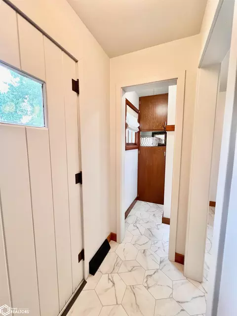 Entry Way - 1415 E State St, Algona, IA 50511 photo 1 of 5