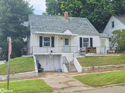 623 5th St, Fort Madison, IA 52627