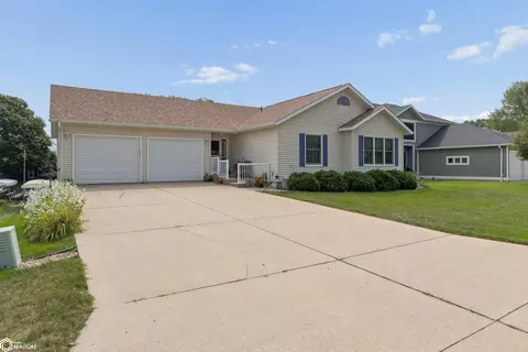 39 Lido Rd, Clear Lake, IA 50428