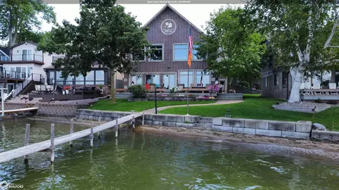 15441 Bayside Ave, Clear Lake, IA 50428
