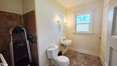 Bath - 705 Eagle St, Scranton, IA 51462 photo 1 of 2