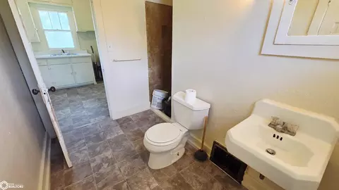 Bath - 705 Eagle St, Scranton, IA 51462 photo 2 of 2