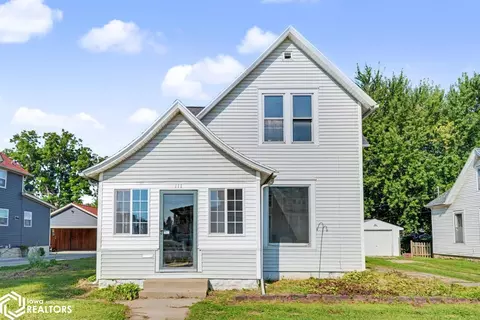 111 S 9th St, Marshalltown, IA 50158