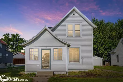 111 S 9th St, Marshalltown, IA 50158